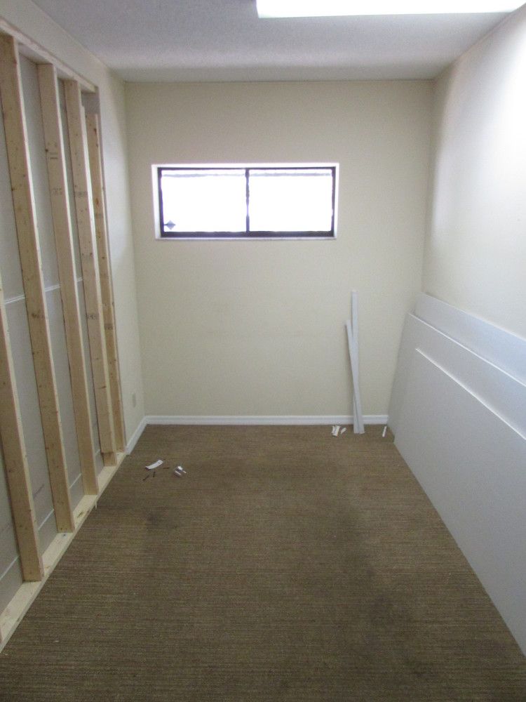 GREAT BUILDING TO BUY OR LEASE!: 1991 Hyde Park St, Sarasota, FL 34239
